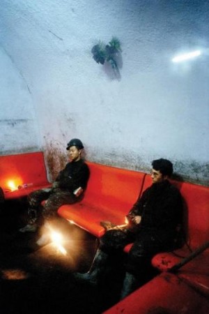 coal-mountain-miners-105e7b027dcf17080bf1aa187671eafa